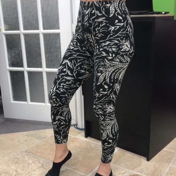 COMFY LEGGINGS Ultra Soft Printed Brushed Capri-Full Length - Picture 7 of 7